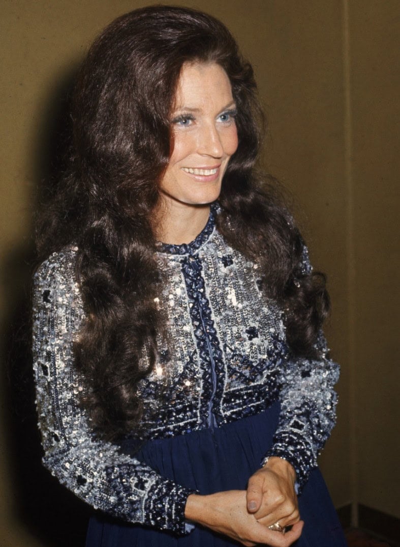 Loretta Lynn – Ain’t No Time To Go