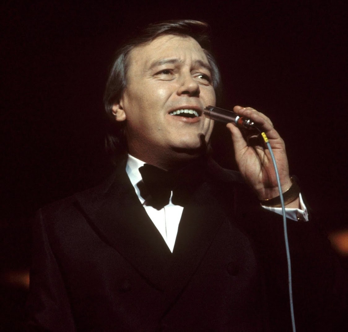 Matt Monro performs From Russia With Love “1975”