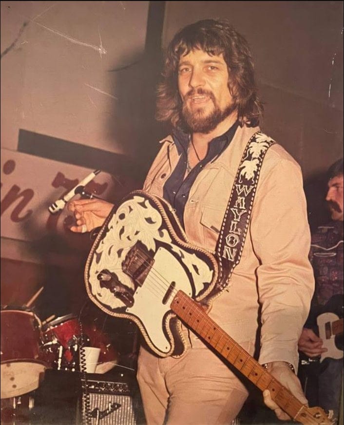 Waylon Jennings sings Waymores Blues/Shine